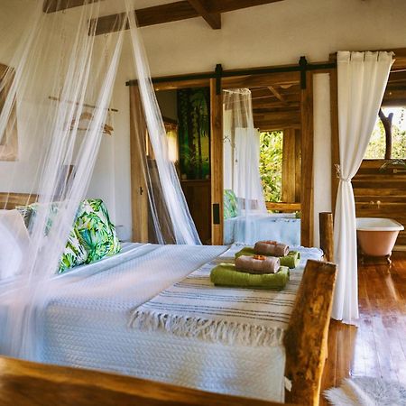 Jungle Spirit Treehouse Villa กาอุยตา ภายนอก รูปภาพ