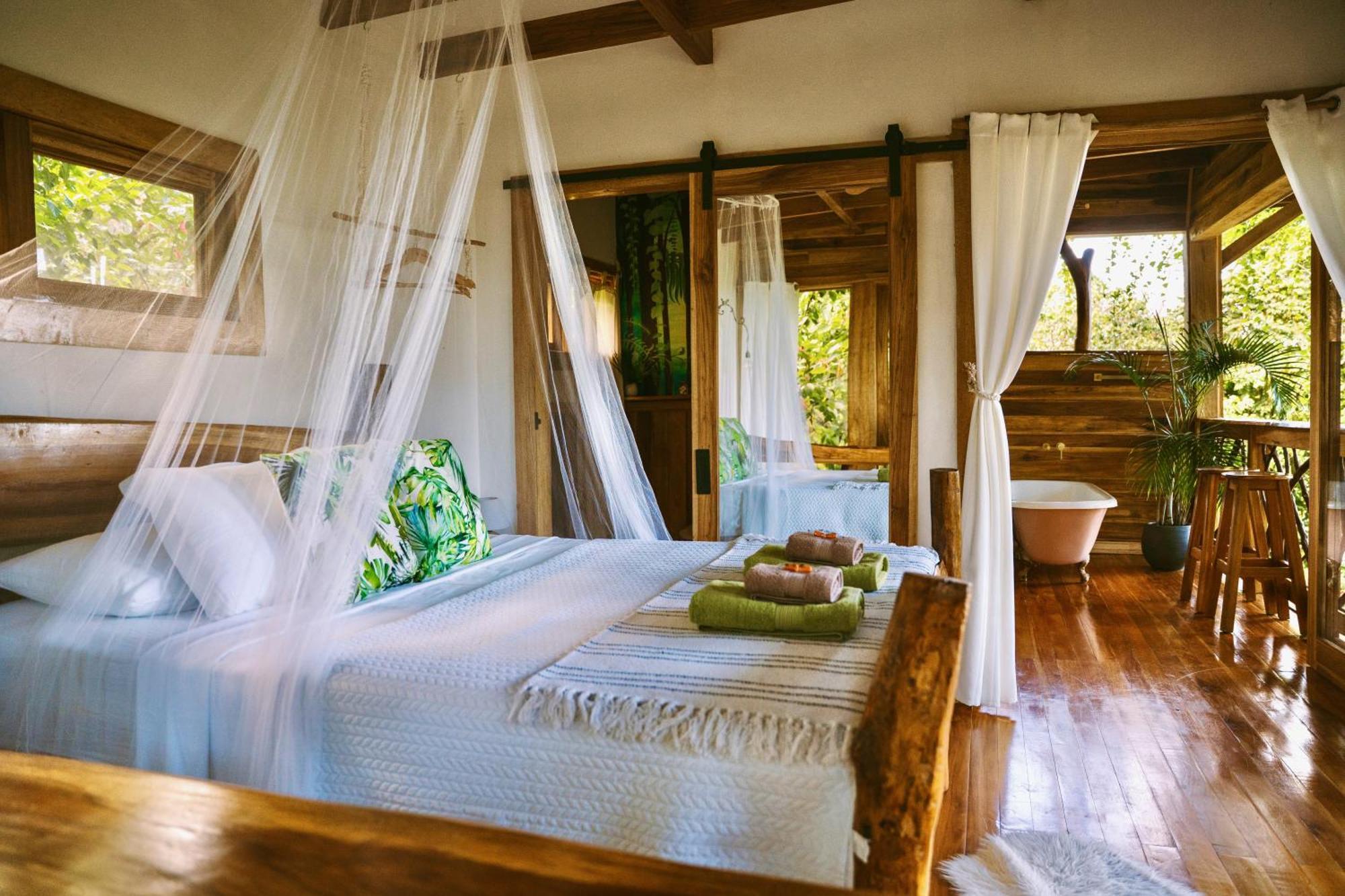 Jungle Spirit Treehouse Villa กาอุยตา ภายนอก รูปภาพ