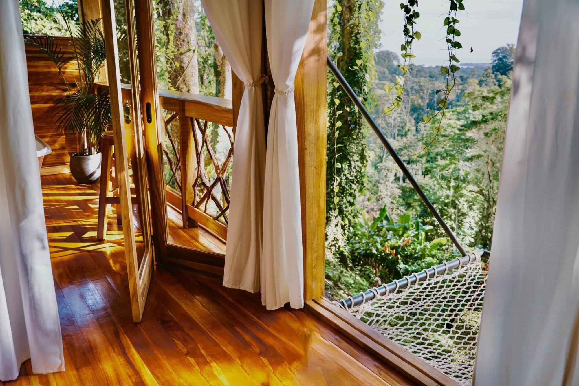 Jungle Spirit Treehouse Villa กาอุยตา ภายนอก รูปภาพ