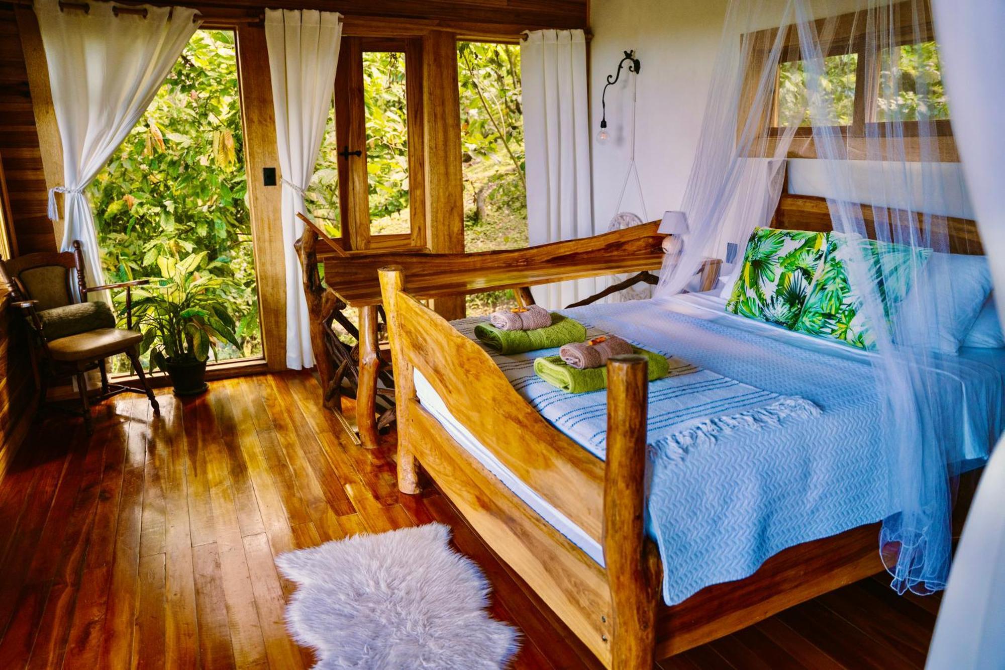 Jungle Spirit Treehouse Villa กาอุยตา ภายนอก รูปภาพ